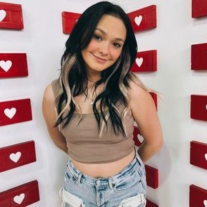 Meet your Posher, Lindsey